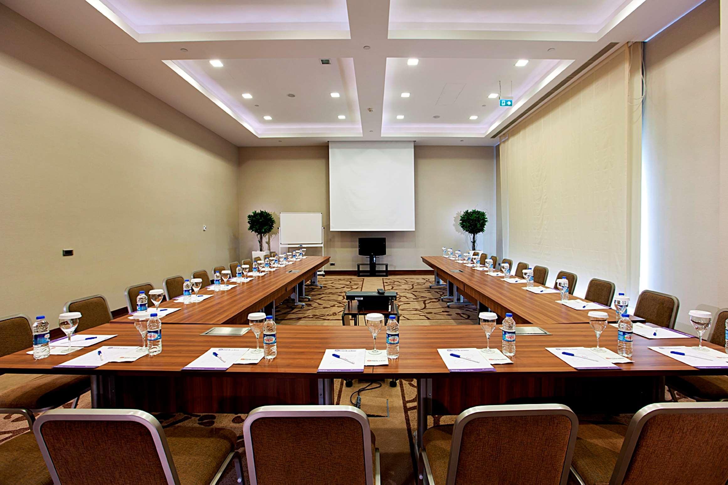 Hilton Garden Inn שנליאורפה מתקנים תמונה